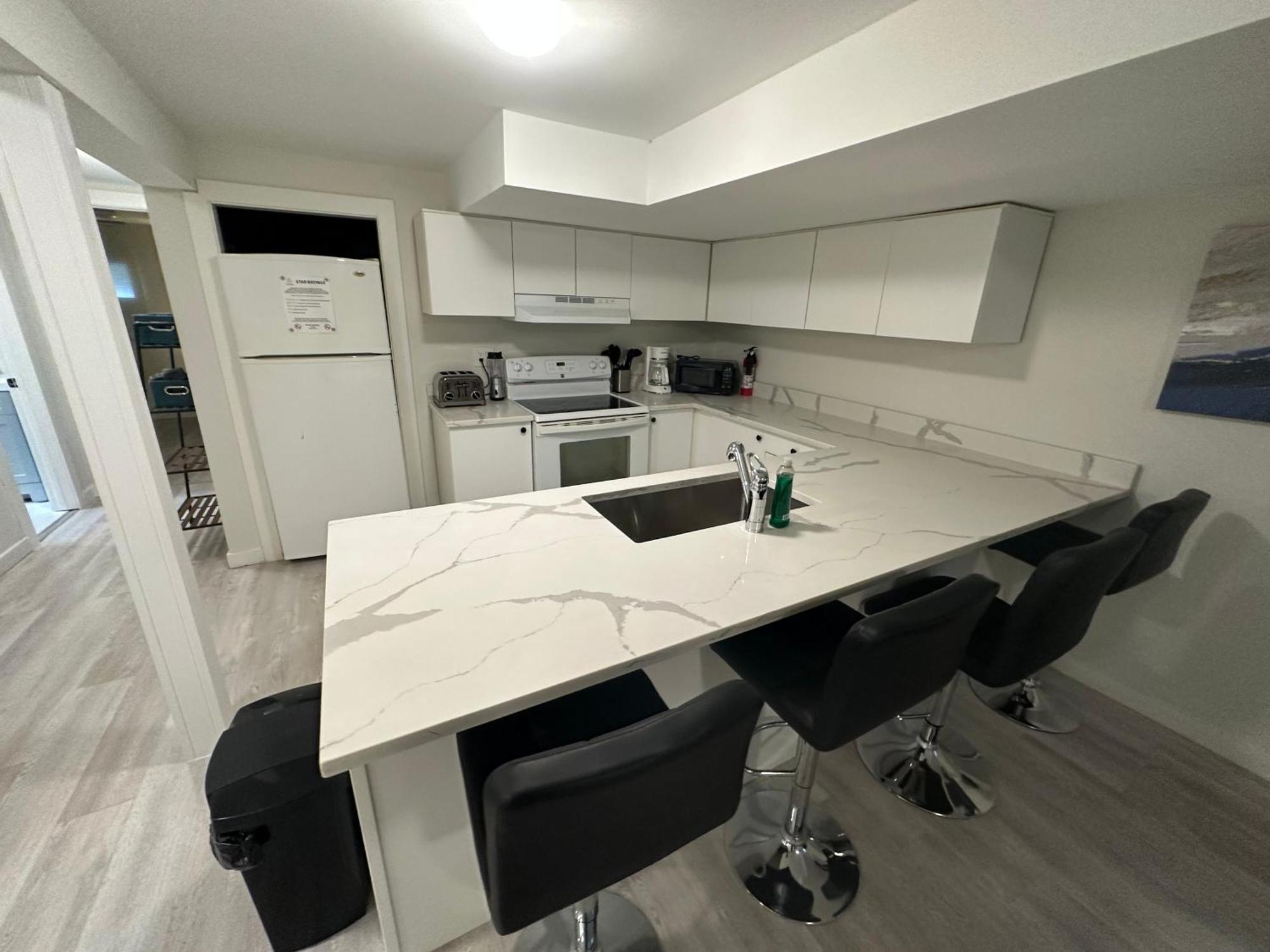 Comfy 2 Bedroom Near The Beach! Pickering Exterior foto