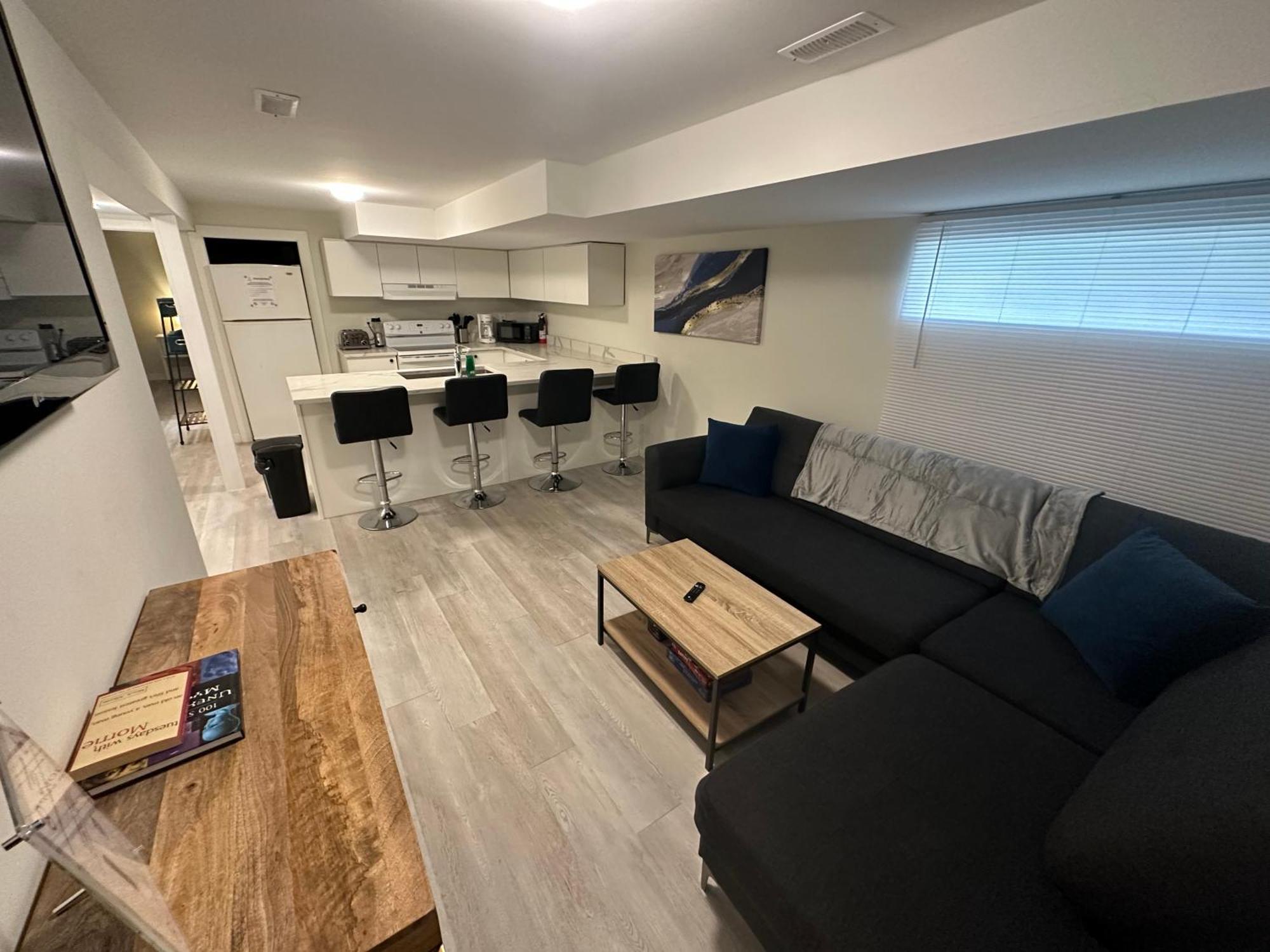 Comfy 2 Bedroom Near The Beach! Pickering Exterior foto
