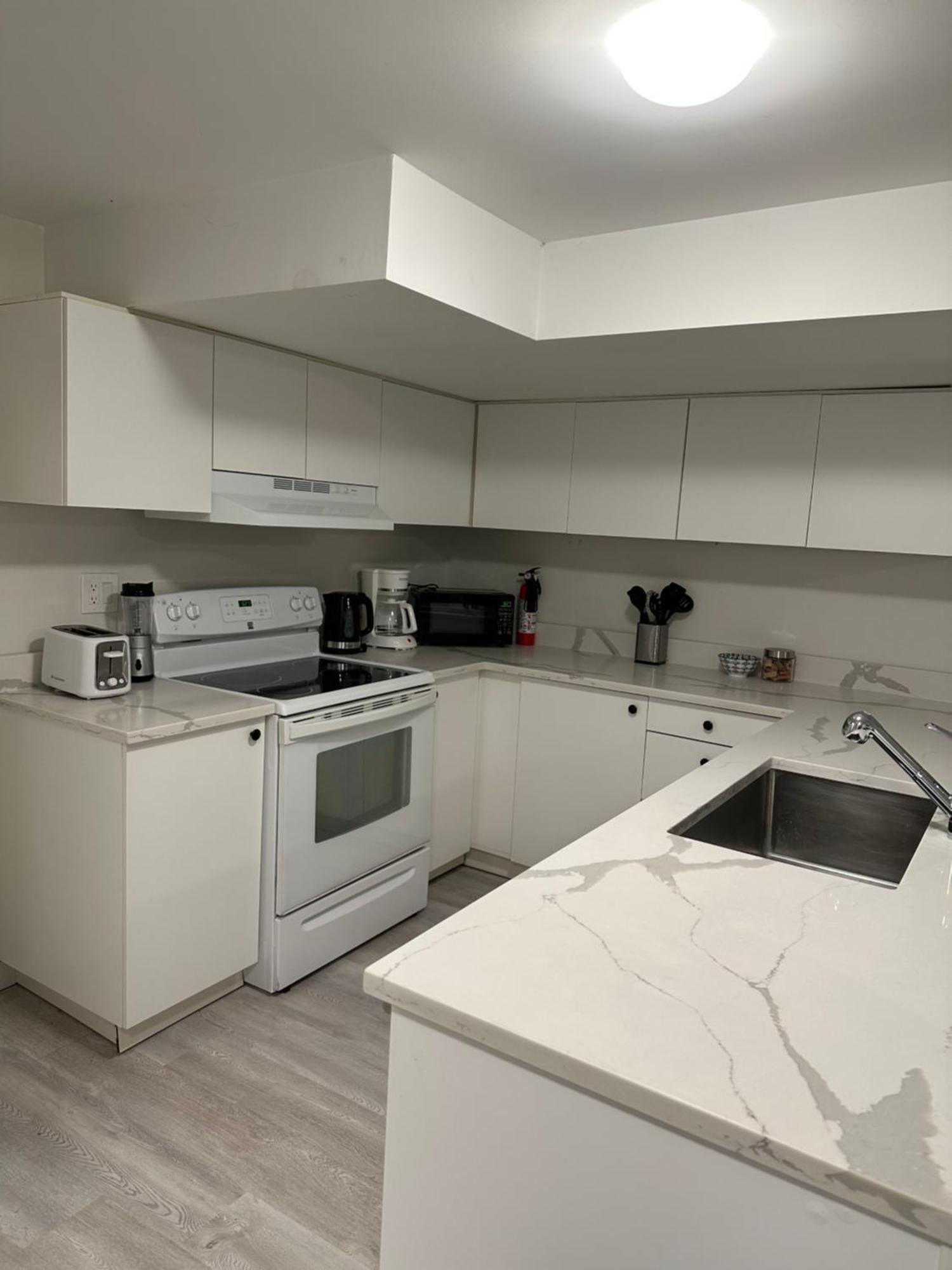 Comfy 2 Bedroom Near The Beach! Pickering Exterior foto